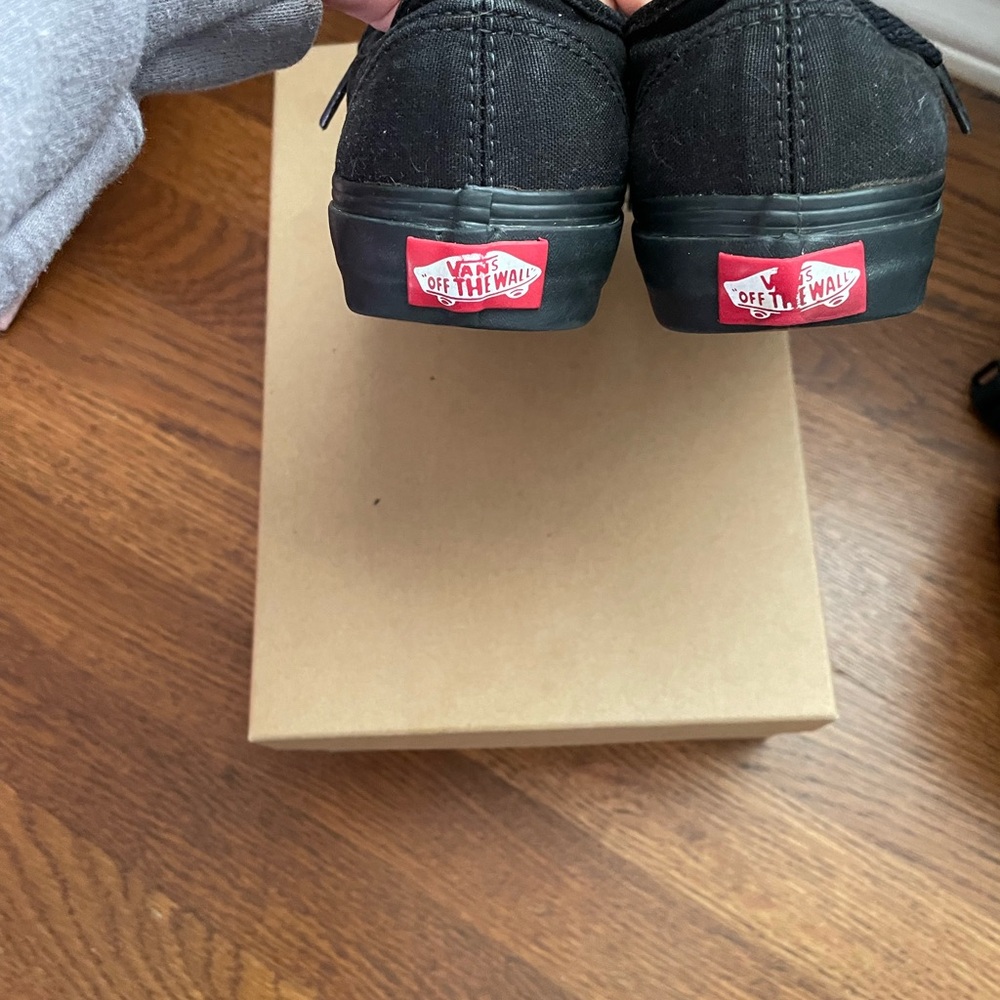 Vans - Picture 6 of 7